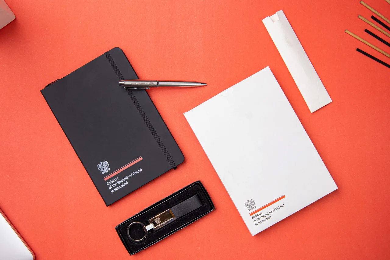 Gift Box 009 with custom logo branding