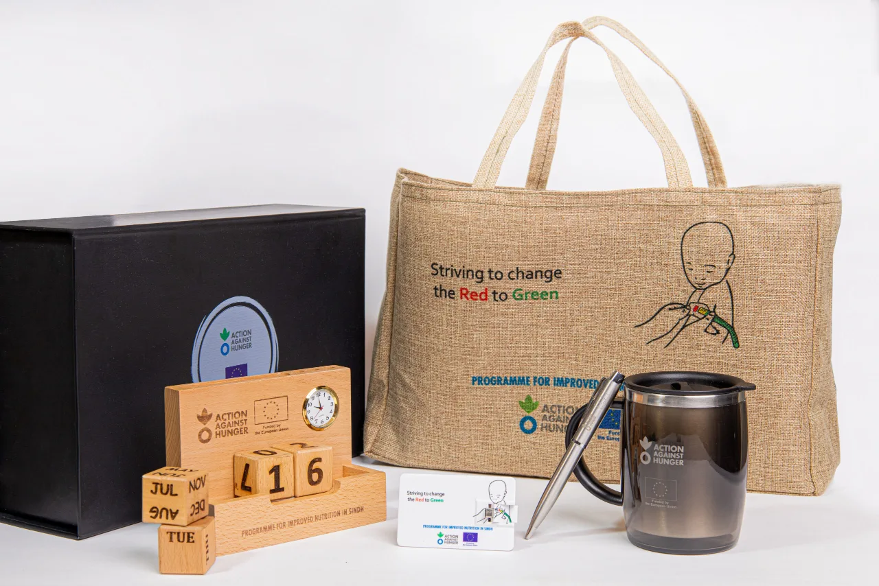 Gift Box 005 with custom logo branding