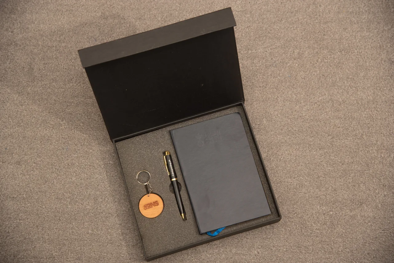 Gift Box 003 with custom logo branding
